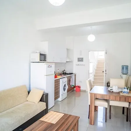 With Facilities And Garden. Apartamento *